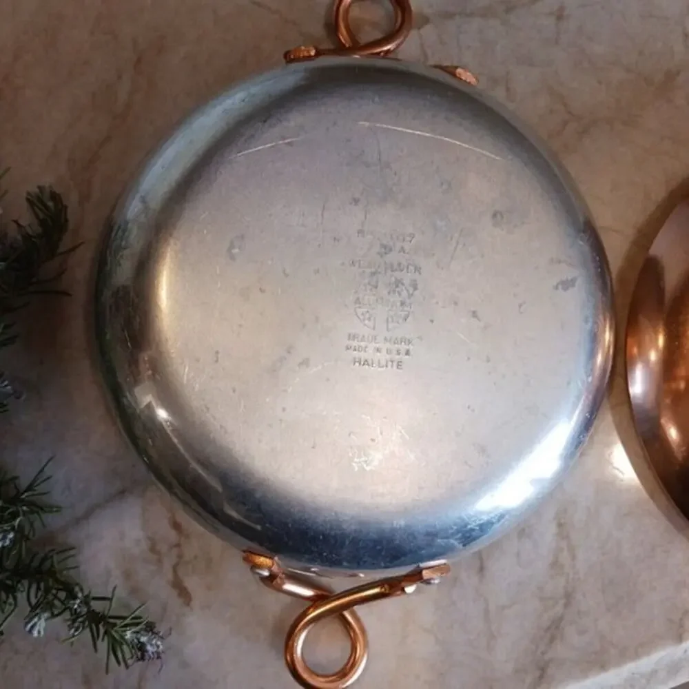 Beautiful WearEver Serving Pot 8